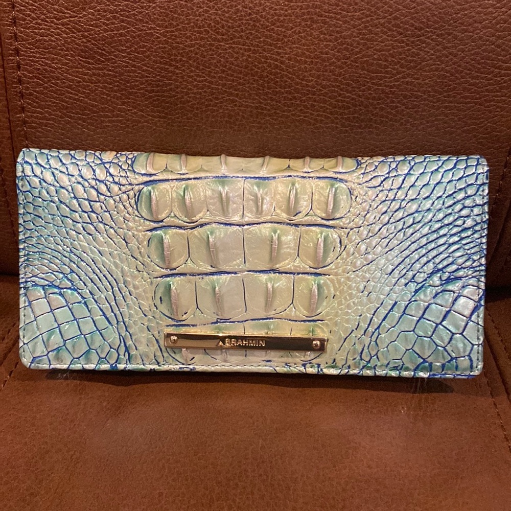 NWOT Brahmin Seafoam Ombré Wallet
